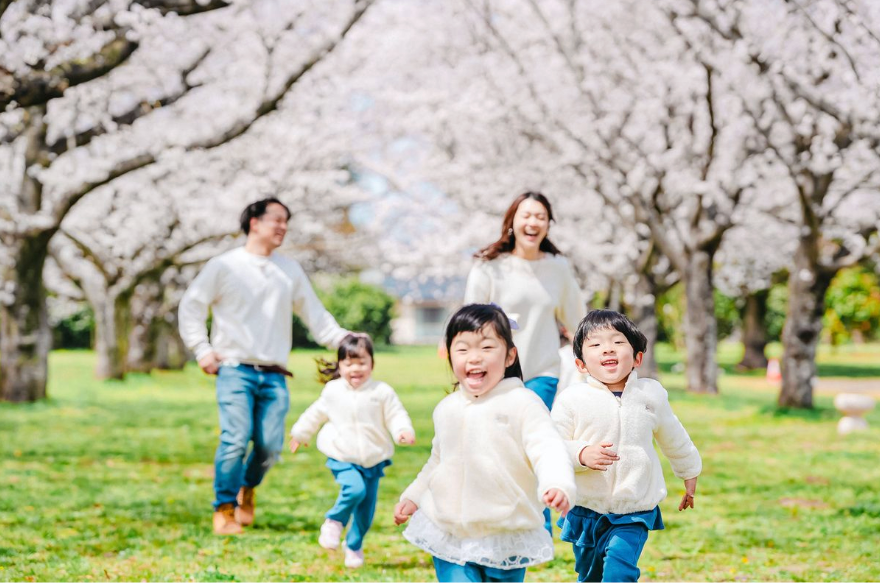 從「滑過去」到「捨不得滑掉」:在地攝影師如何把福岡櫻花家庭旅程拍成故事