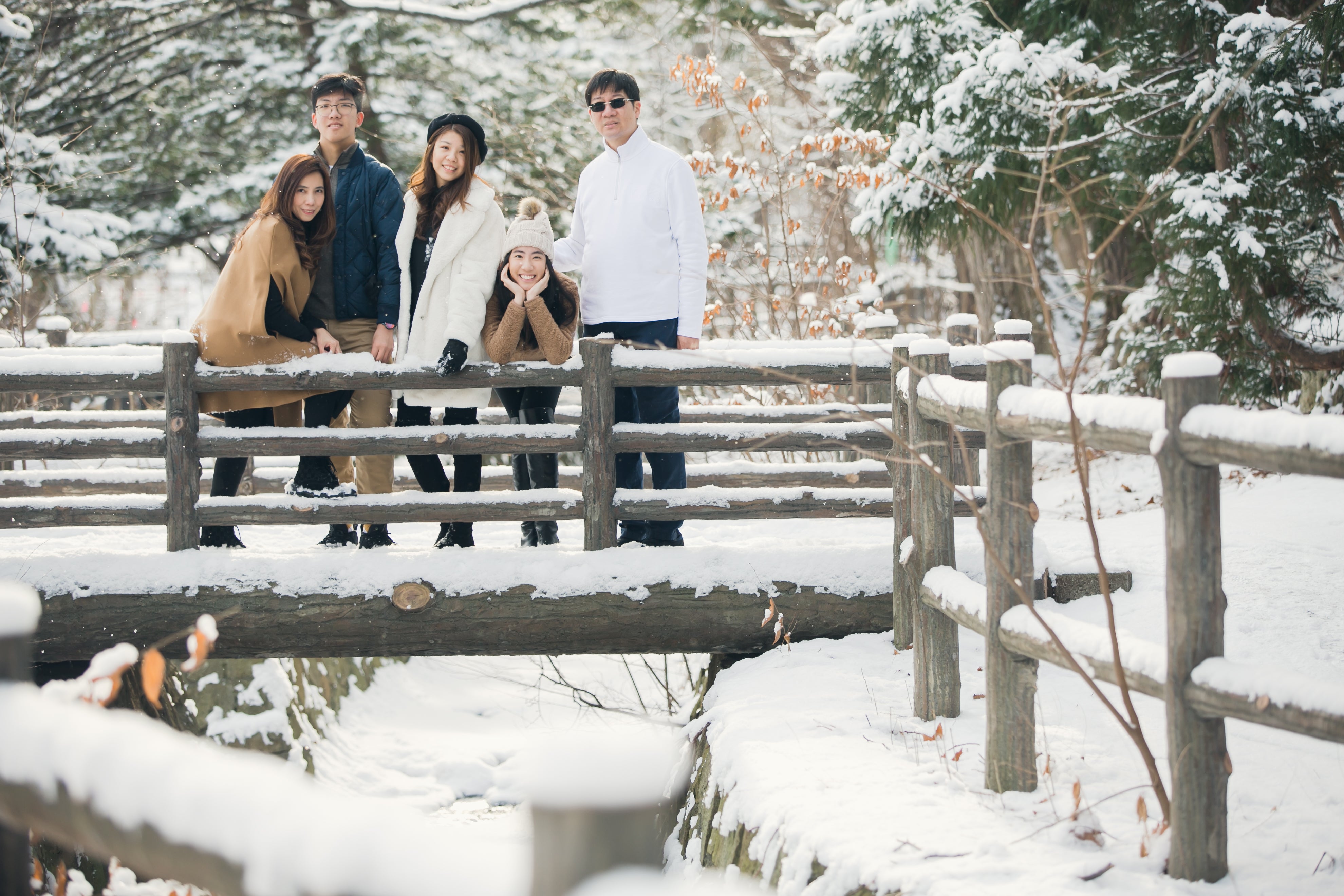 Snowy Vistas faimly Photos