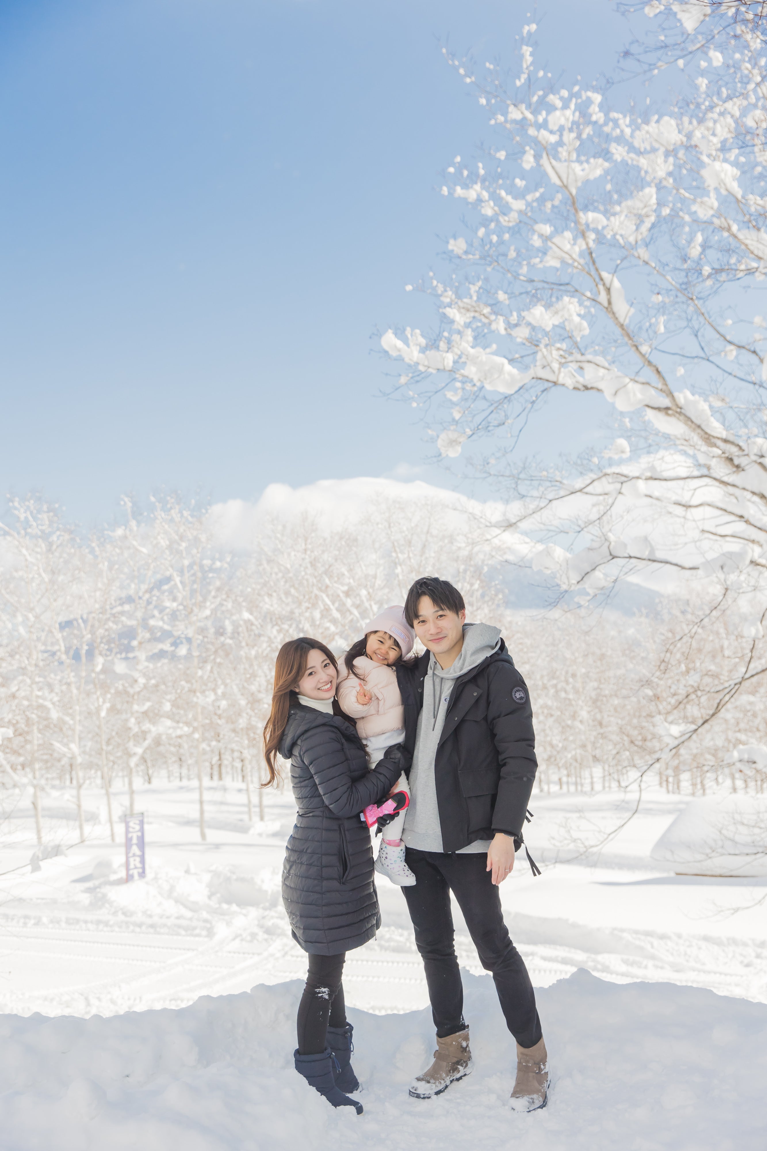 Snowy Vistas faimly Photos