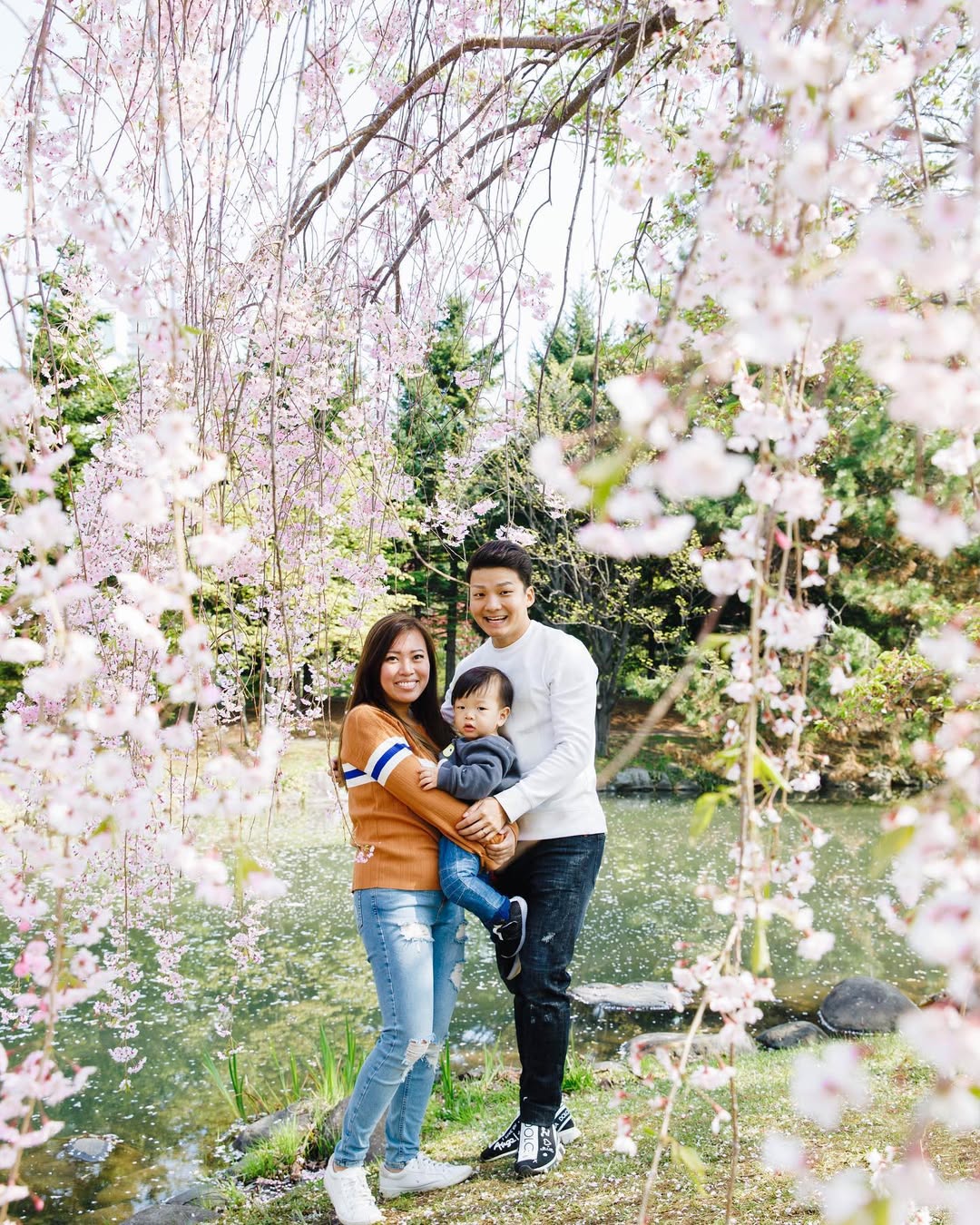 北海道札幌櫻花樹下的家庭時光:Yuko為你捕捉愛的瞬間
