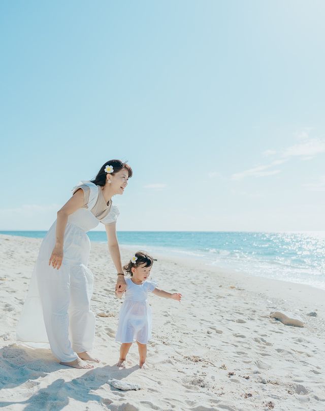 冲繩瀨底海灘:Taira捕捉珍貴家庭時刻
