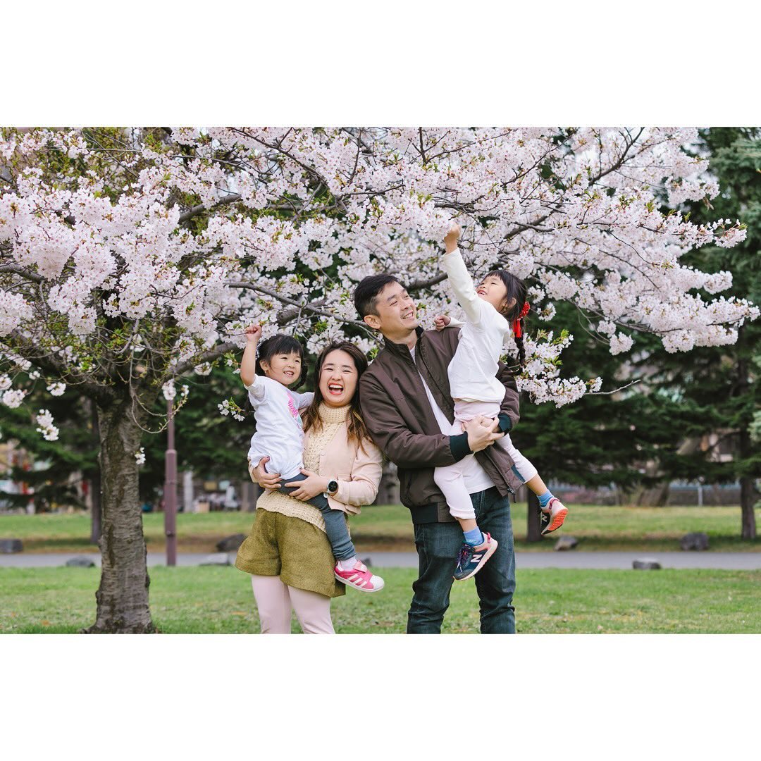 北海道札幌櫻花樹下的家庭時光:Yuko為你捕捉愛的瞬間