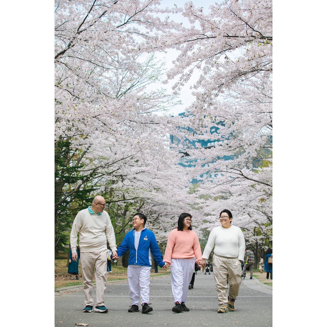北海道札幌櫻花樹下的家庭時光:Yuko為你捕捉愛的瞬間