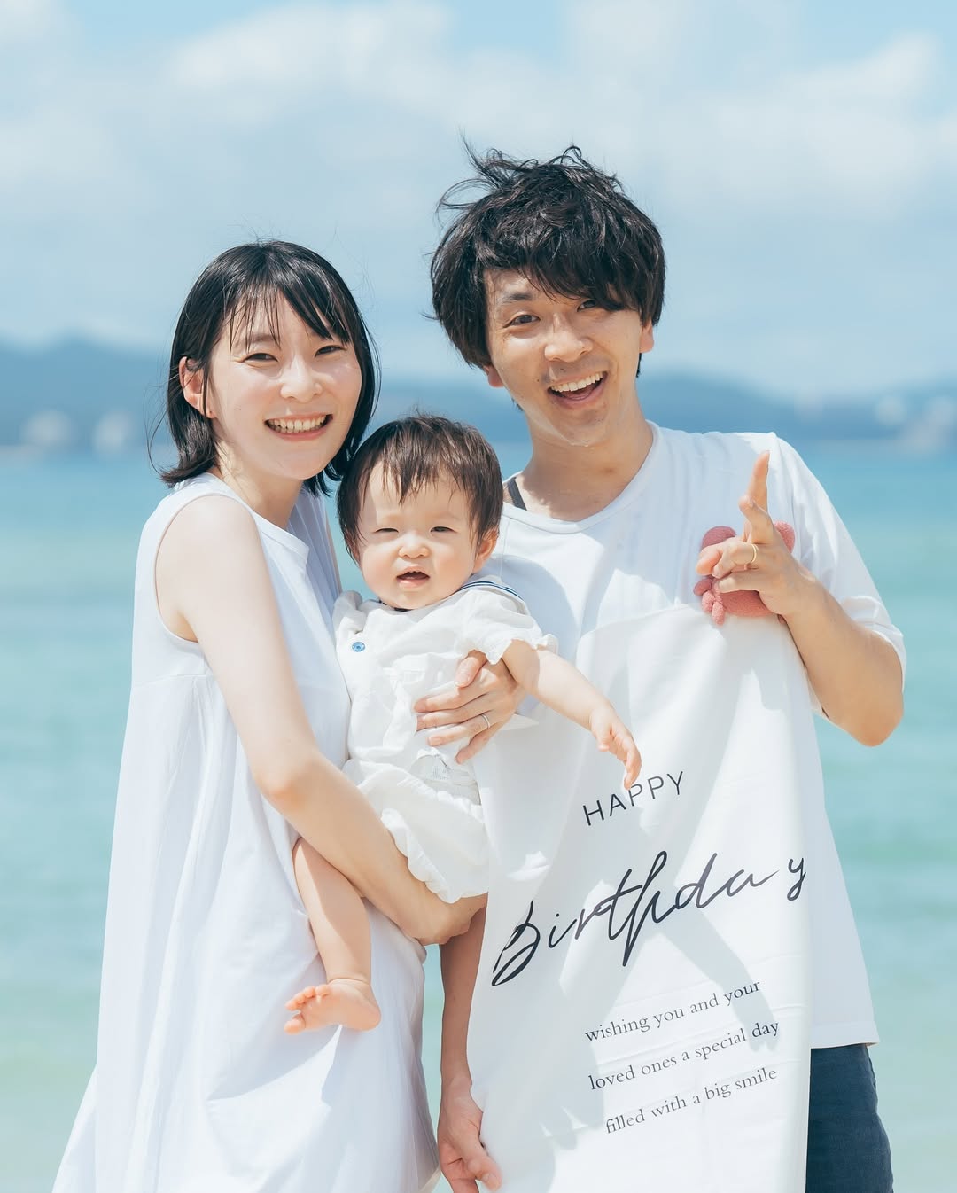 沖繩的陽光與海灘:攝影師Rikako捕捉家庭笑容