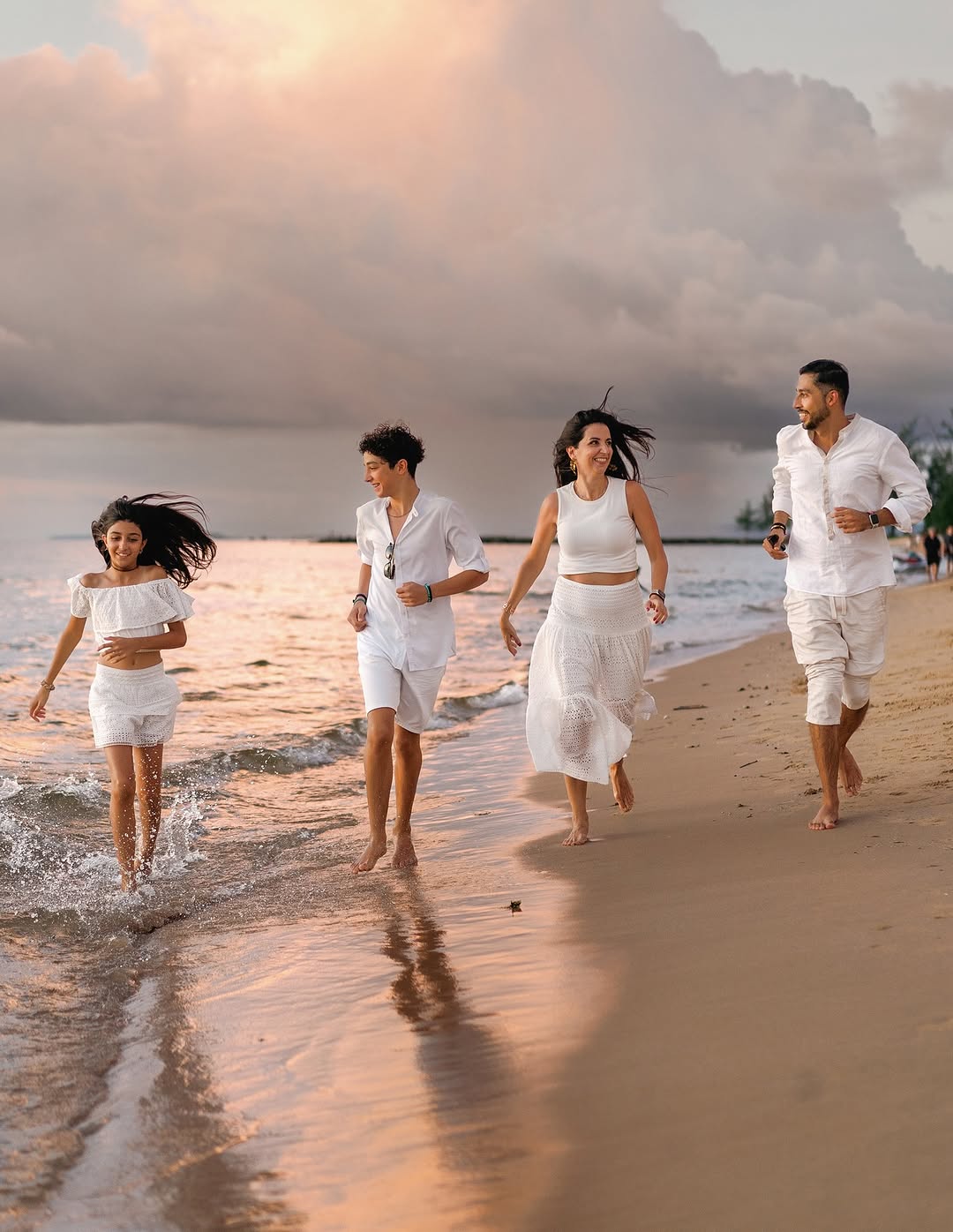 富國島家庭親子沙灘寫真|專業攝影師 Alex 捕捉幸福時刻