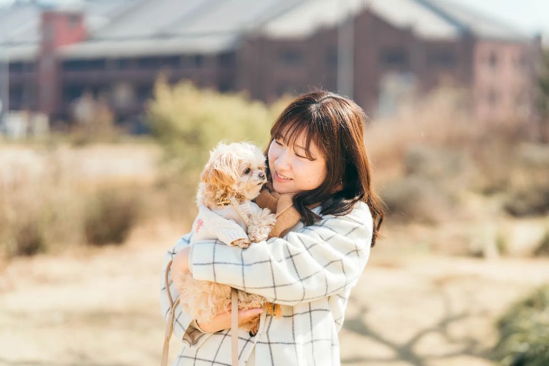 家庭寵物時光|東京神社樂園|親子寵物歡樂
Family Pet Lifestyle | Tokyo Shrine Garden | Owner & Pet Joyful Moments
