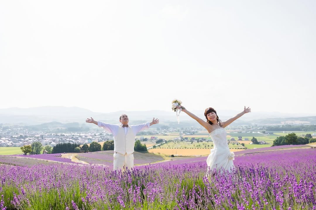 在北海道花開的天空下求婚:與 Yuko 定格愛的永恆起點