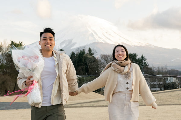 西湖畔的浪漫求婚：在富士山腳下見證永恆的愛