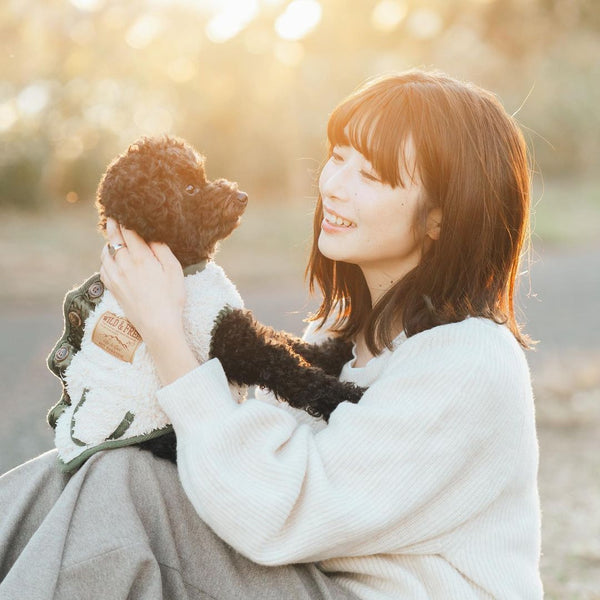 秋日溫馨｜淺笑擁寵｜戶外親子照｜東京攝影 Autumn Warmth | Embracing Beloved Pet | Outdoor Family Portrait | Tokyo Photoshoot