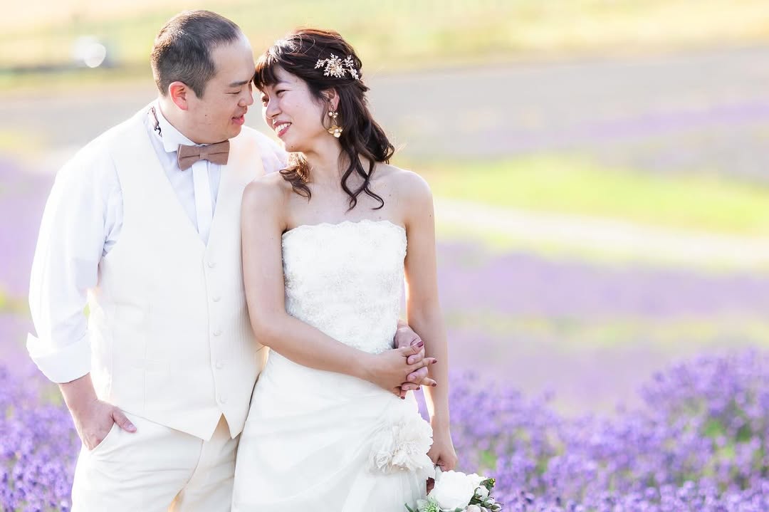 在北海道花開的天空下求婚：與 Yuko 定格愛的永恆起點